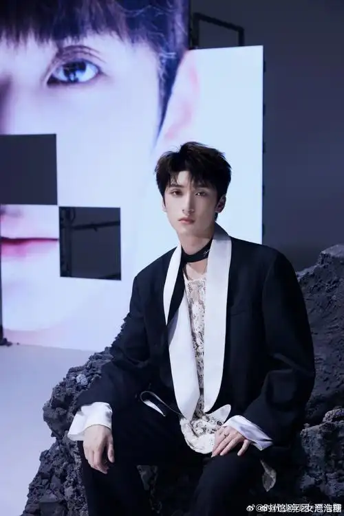 严浩翔新歌写真##严浩翔眼神好深情