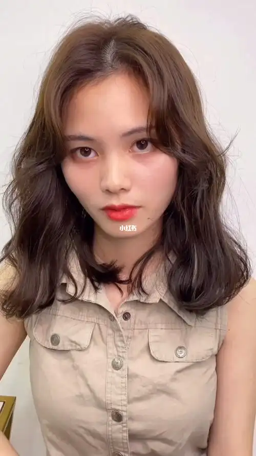 2021卷发发型国字脸圆脸大脸