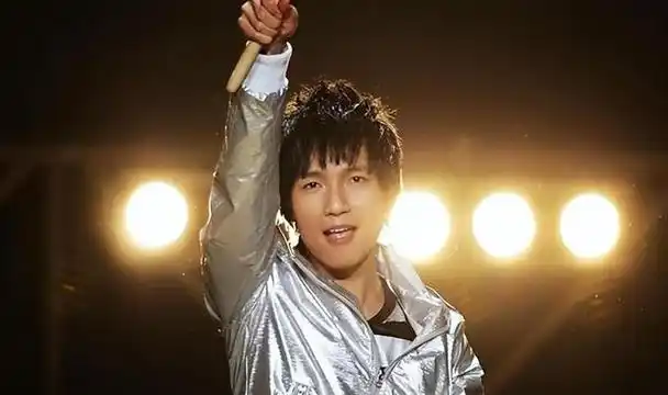 藏不住了原来刘云就是陈楚生的老婆难怪为了她不惜被封杀