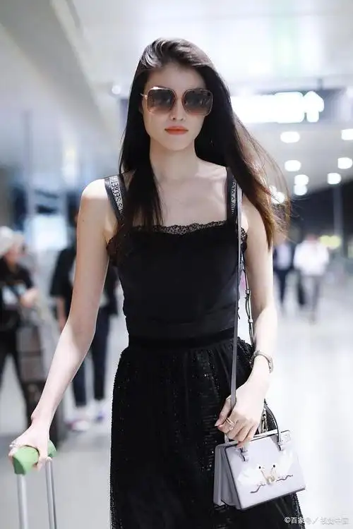 女明星穿连衣裙秘诀,到了夏天,快点挑选适合自己的连衣裙吧