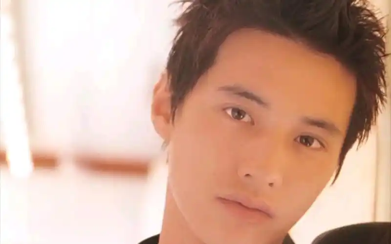 听灰色轨迹 做气质元彬