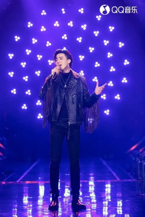 了首场踢馆赛,新潮藏乐组合anu和全民举荐人气歌手刘宇宁争夺踢馆资格