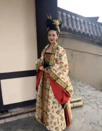 王维维化身古装大v不打紧,网友就幸福了,忒养眼