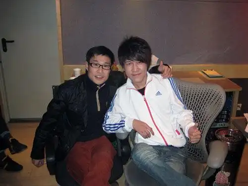 小沈阳与歌手高进是好朋友.