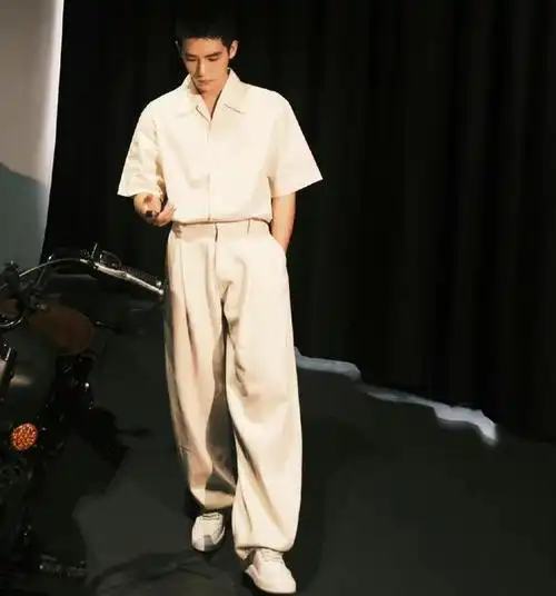 王安宇前脚被黑后脚欢乐颂3上线播出成为话题担当的节奏