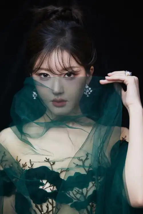 赵露思超话·#腾讯视频星光大赏#绿野仙踪的秘境之中,开启一场奇幻