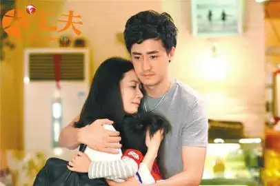 《大丈夫》老少恋遭质疑 编剧:不要被"星星"误导