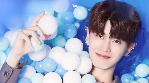 搬运一个任嘉伦(国超)的电脑壁纸(侵删)