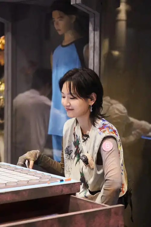 【#密室大逃脱真正的朋友#(上)高清剧照之@周笔畅】智勇双a的笔笔回来