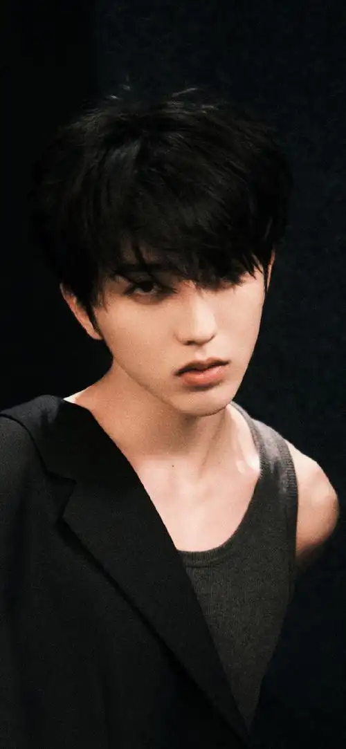 蔡徐坤西装背心##蔡徐坤湿发