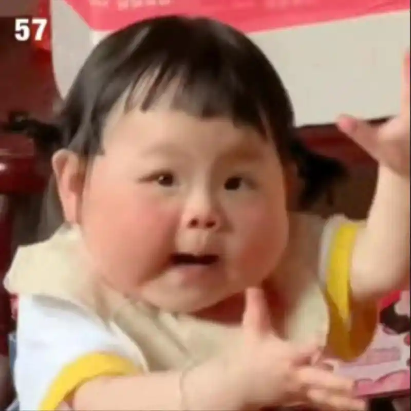 有没有知道这个表情包的小女孩是谁呀! 有没有知道这个小女孩是谁呀!