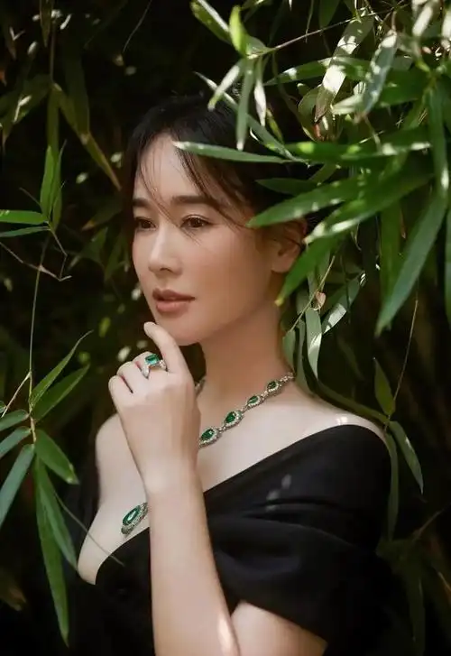 明星壁纸分享—左小青