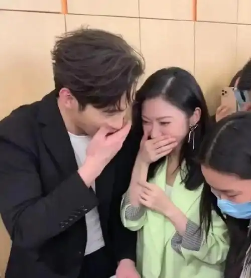 张彬彬采访只有侧脸,全程紧盯景甜,上一次看到这样的还是玄彬