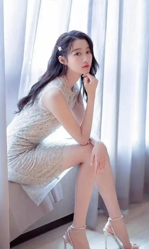 "关晓彤已长大,颜值吸睛身材佳,宅家健身分享接地气_稳定器_体重_运动