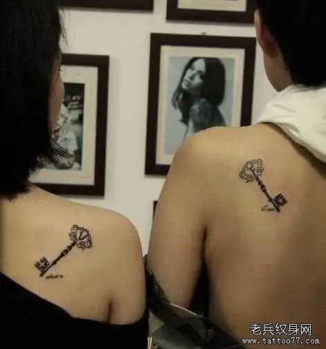 后背情侣钥匙纹身图案
