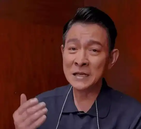 61岁刘德华素颜出镜白发苍苍皱纹密布引无数网友泪奔