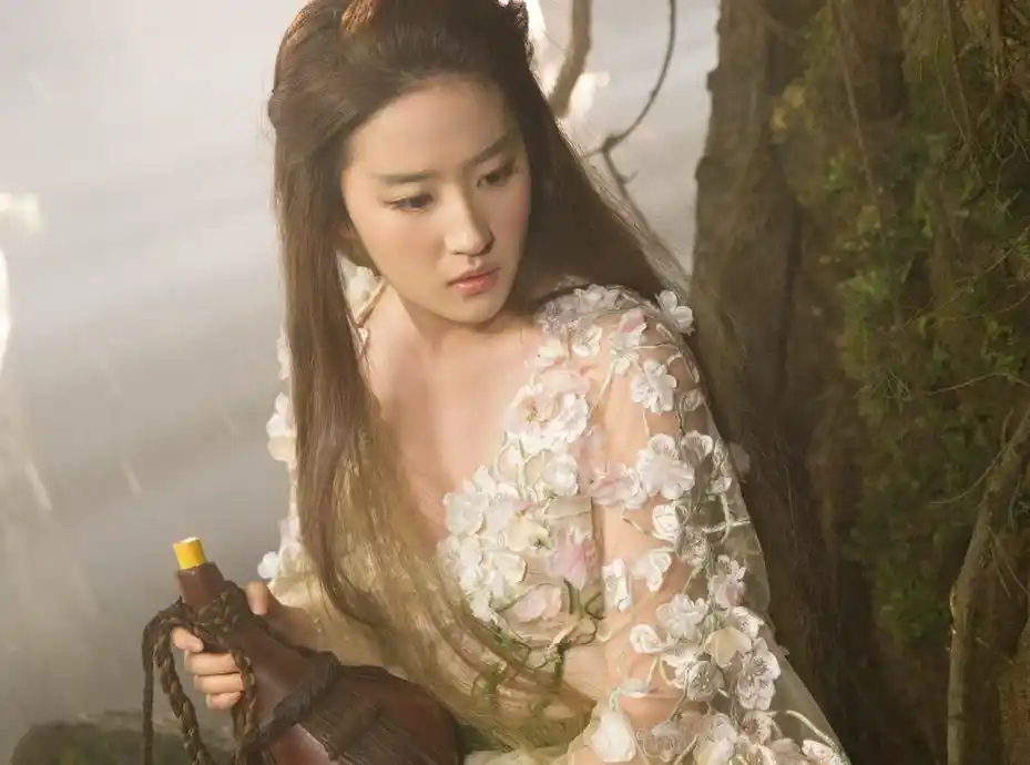 刘亦菲,有好身材就可以任性!看时尚界的白浅如何征服你的眼球