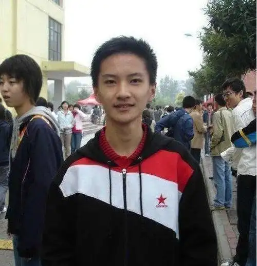 特别是剧中的男主角,他真名叫李瑞,颜值也真的太高了.