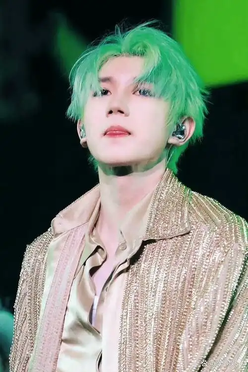 王源《home》直拍,tfboys王源染了绿发,春天的颜色惊艳全场