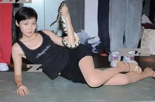 她是香港第一"腿精",曾拒绝甄子丹求婚,今与闪婚老公生活幸福