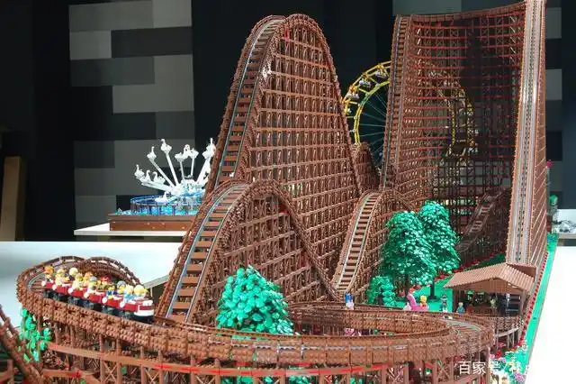 世界上最大的乐高过山车,由90000块积木精心组装而成