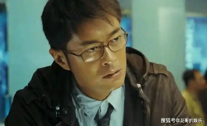 古天乐一张图片引发争议,嘴对嘴激烈地亲小女孩,被质疑有恋童癖