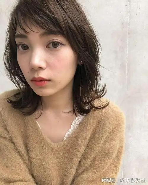 40岁的女人染什么颜色显白又减龄