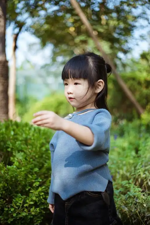 天真烂漫的笑当然最宝贵