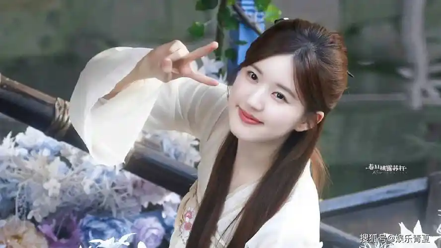 赵露思新剧《后浪》,古装和现代造型令人惊艳,完美驾驭优雅风格_演技