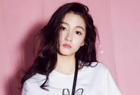 关晓彤也学会礼貌腿第一次就备受关注网友路转粉