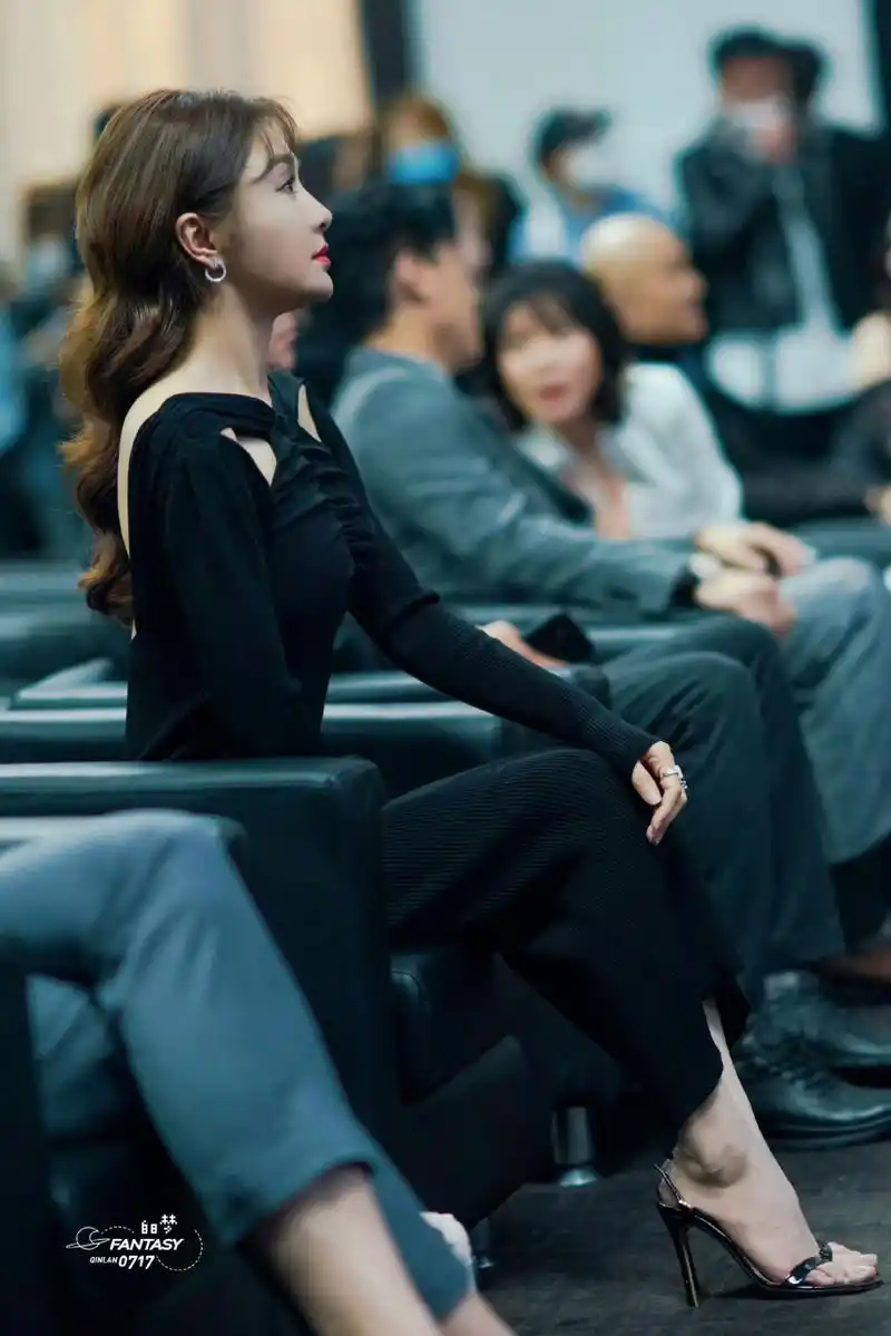 秦岚  高跟凉鞋  大长腿美jio