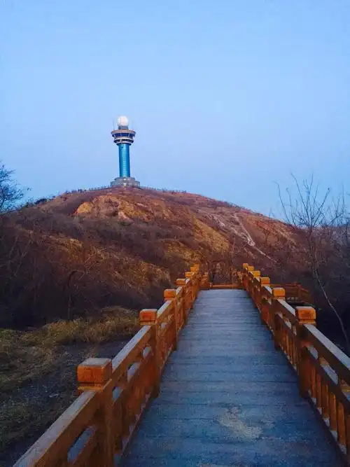 营口市大石桥市蟠龙山公园里