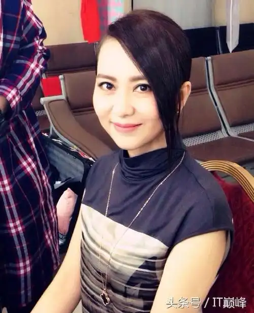 46岁甘萍女儿和丈夫黎兵近照曝光,丈夫抛弃空姐老婆投甘萍怀抱