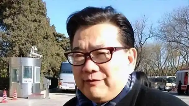 从上海第一主持人沦为过街老鼠曹可凡为何走到这一步