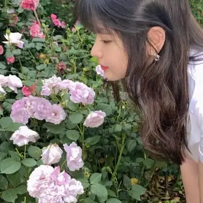 森系唯美女头像高清真人版 一束花的仪式感很强的美女头像_女生头像