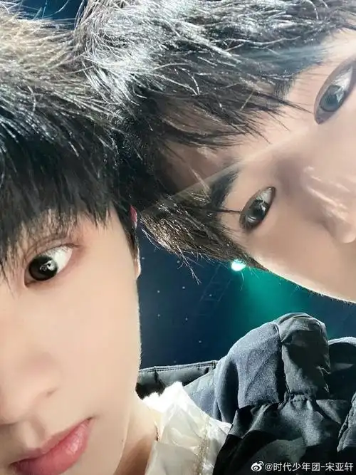 马嘉祺宋亚轩搞怪自拍