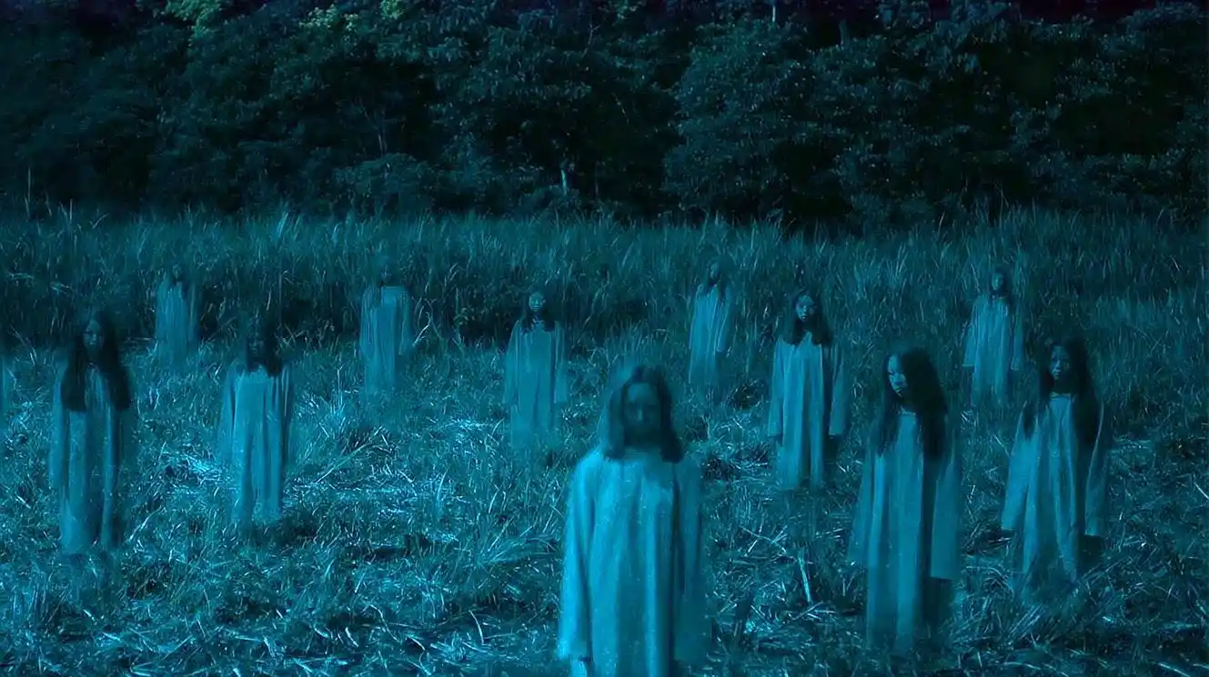 小伙经常帮助鬼魂,危急关头,竟被女鬼给救了一命!