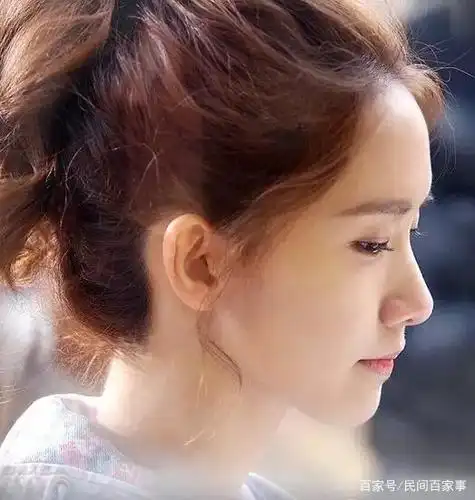 拥有逆天颜值的林允儿,连侧颜都那么完美,实在是太好看了!