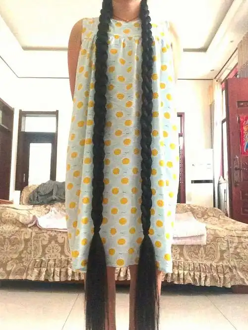 图配小诗/两条长辫真好看