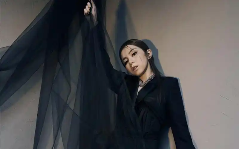 邓紫棋暗黑风高清桌面壁纸