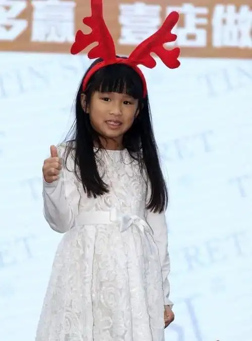 张庭女儿近照,林家菱女大十八变,不仅越长越好看,还是小才女