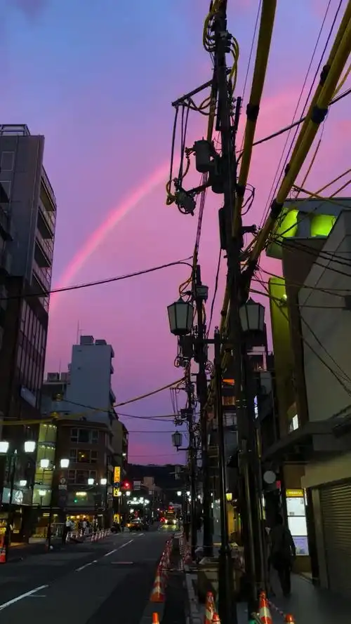 夕阳余晖下的日本街道