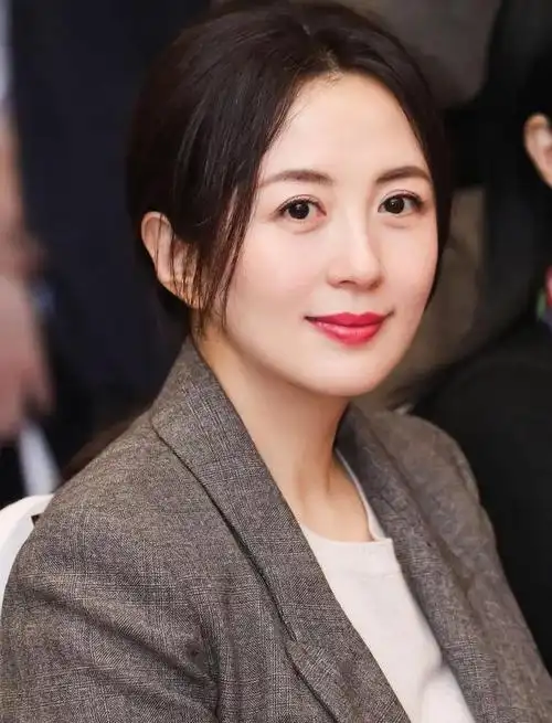 演员杨童舒:在剧组意外有孕,老公是普通生意人,低调做多年公益