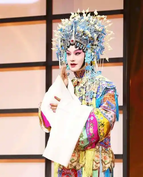 原创黄晓明首次尝试青衣扮相婀娜多姿胜似天仙比baby还要美三分