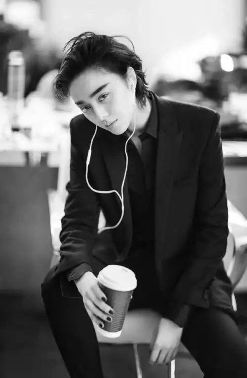 范冰冰短发西装俊美中性写真图片