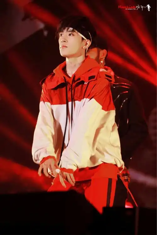 易烊千玺燚s十八岁成年礼