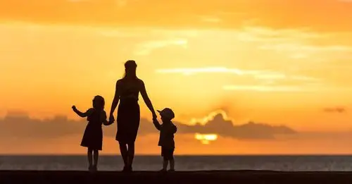 暖暖成情 不言不语 ——衢江二小庆三八暨"牵妈妈的手"活动