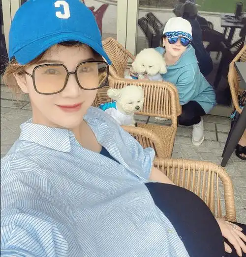 李念怀孕后现身阔太聚会,孕8月肚大如罗,宝宝小名曝光疑似男孩_孩子