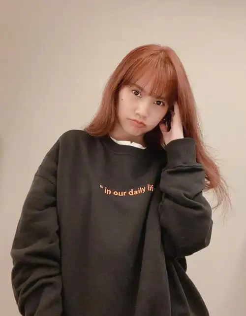 look 1:长直发已为人妻的杨丞琳,将许多年前的短发留到了现在的及腰