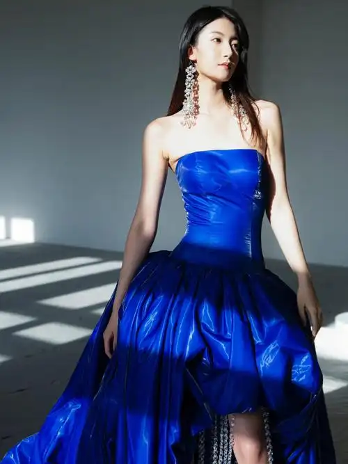 款式:夏加尔的蓝#我的婚纱好看吗#穿着婚纱,嫁给爱情#我的婚纱#蓝色系